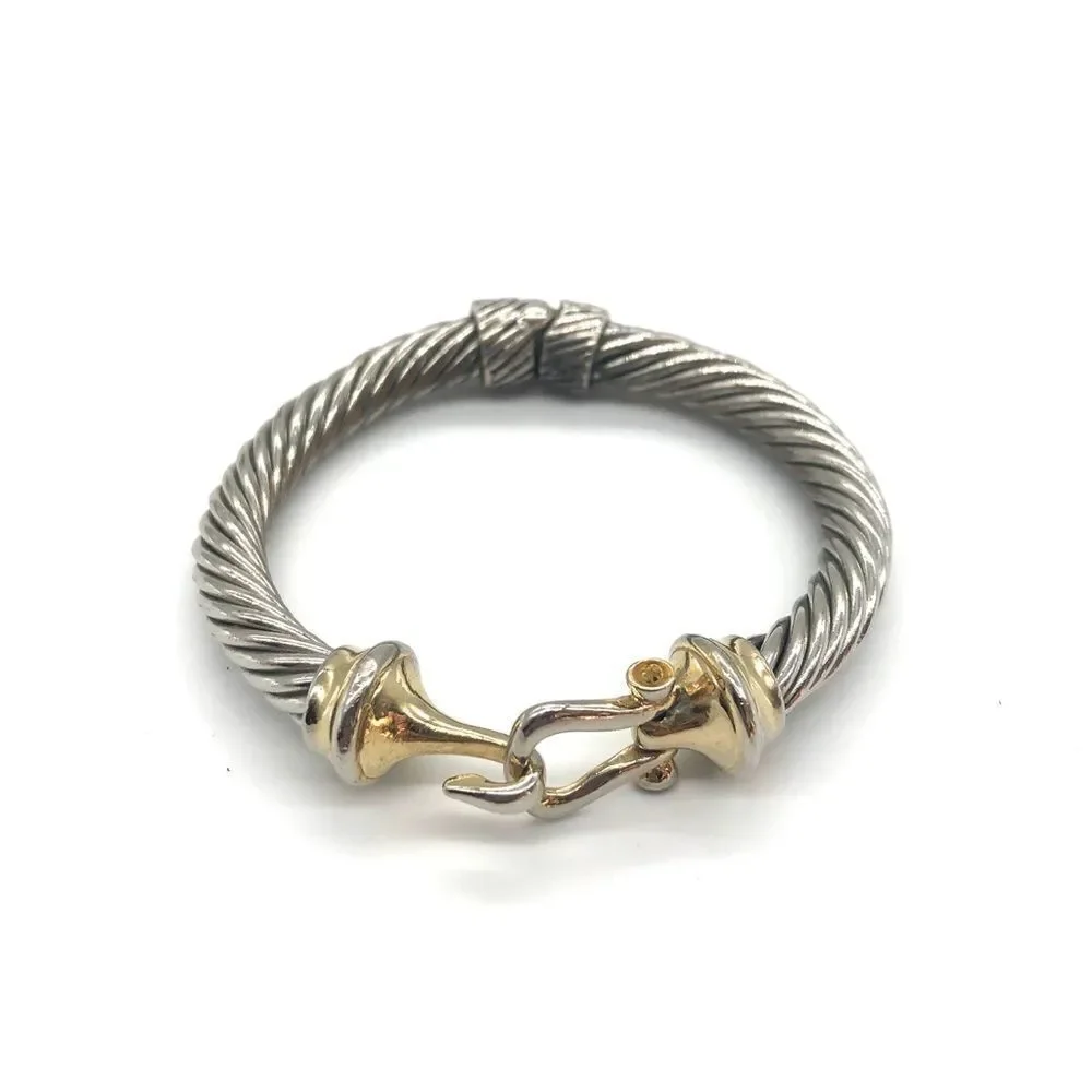 💝Bangle Bracelet in Silver tone w/ Hook. Closure